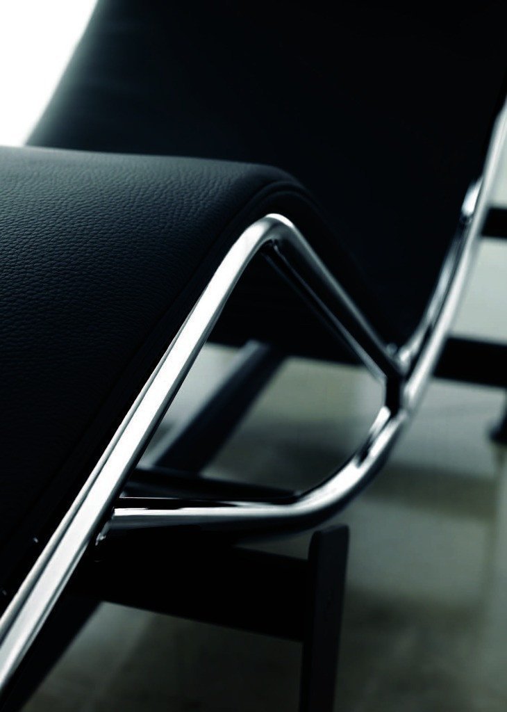 Le Corbusier Chaise Lounge (LC4) - Standard Black Leather